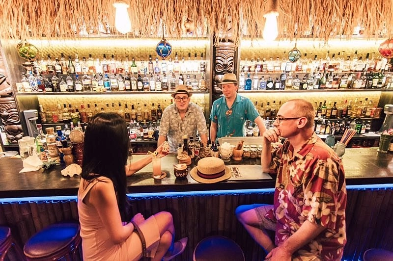 Бар Bungalow Tiki and Cocktail Bar в Пекине: Бар,