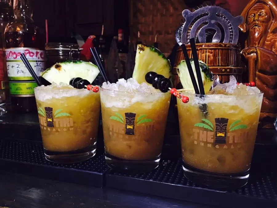 Бар Bungalow Tiki and Cocktail Bar в Пекине: Бар, Ночная жизнь,