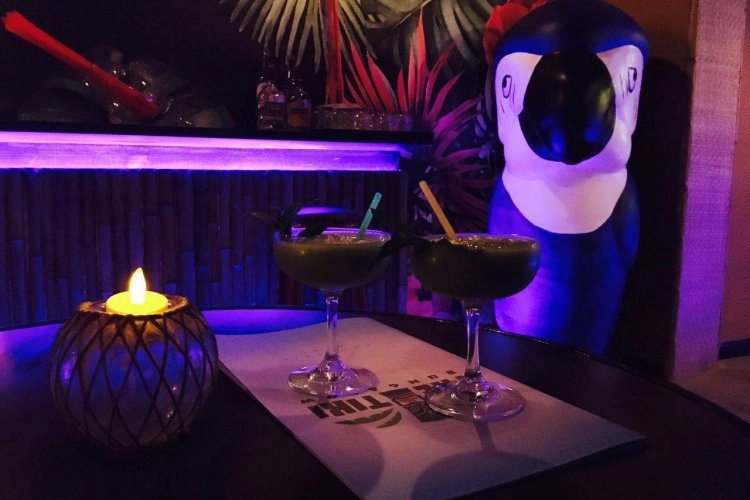 Бар Bungalow Tiki and Cocktail Bar в Пекине: Бар, Ночная жизнь,