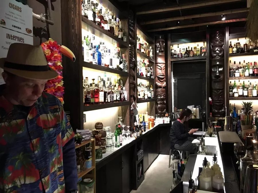 Бар Bungalow Tiki and Cocktail Bar в Пекине: Бар, Ночная жизнь,