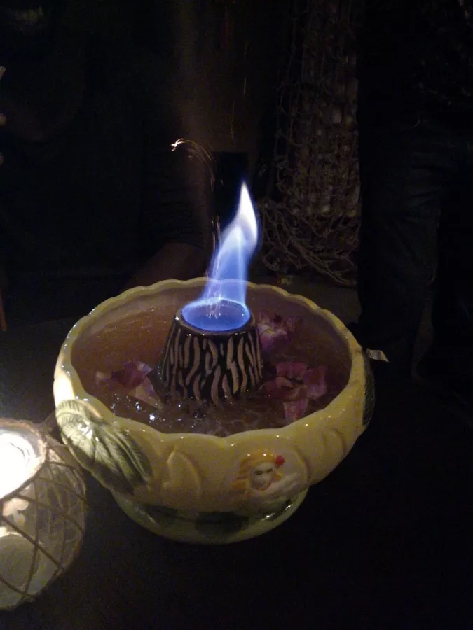 Бар Bungalow Tiki and Cocktail Bar в Пекине: Бар, Ночная жизнь,
