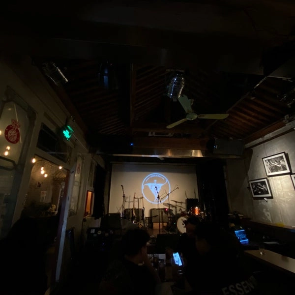 Бар «DDC Dusk Dawn Club»