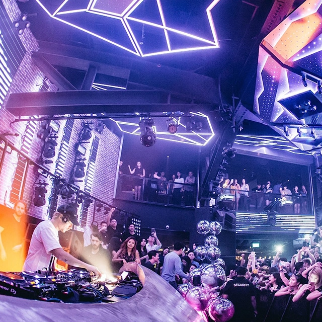 Бар «Elements Club»