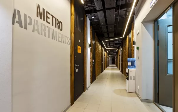 Отель "Metro apartments".