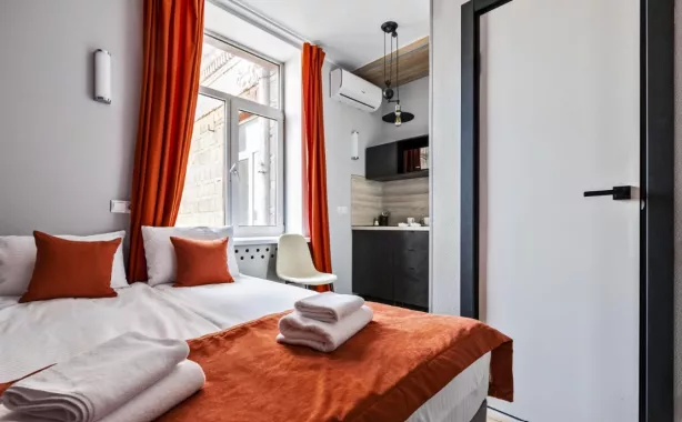 Отель "Metro apartments".