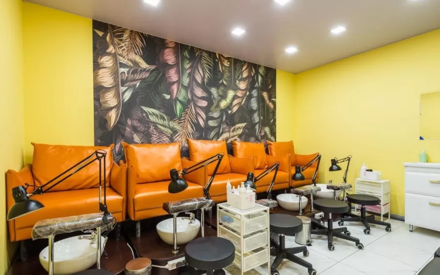 Бьюти-студия Rich nails на Судостроительной в Москве: Маникюр, Педикюр, Шугаринг, Депиляция, Брови, Ресницы, Косметология, Кератин, Стрижка, Борода, Airtouch,