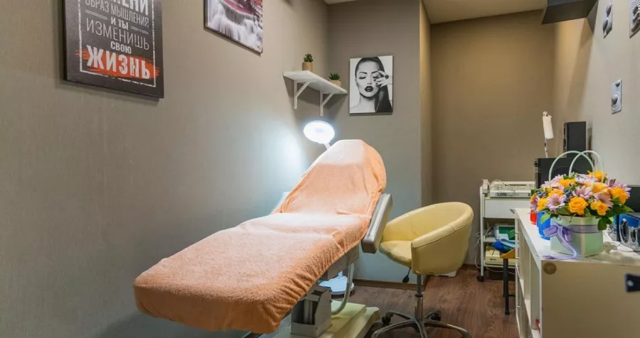 Бьюти-студия Rich nails на Судостроительной в Москве: Маникюр, Педикюр, Шугаринг, Депиляция, Брови, Ресницы, Косметология, Кератин, Стрижка, Борода, Airtouch,