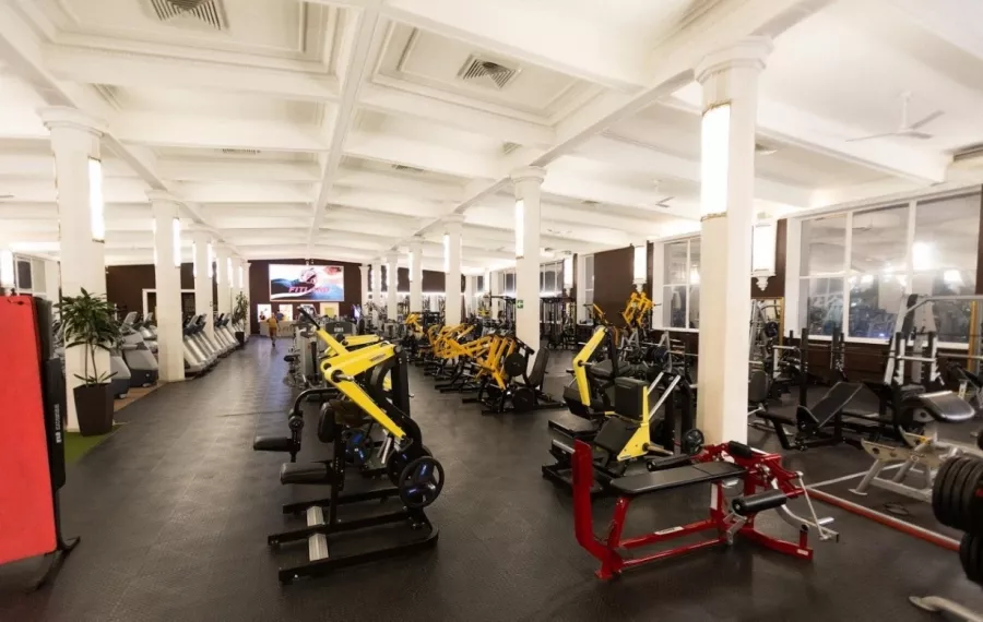 Фитнес-центр Fitland в Москве: Аквааэробика, Аэробика, Боевые искусства, Йога, Кроссфит, Массаж, Бассейн, Сауна, Легкий пар,