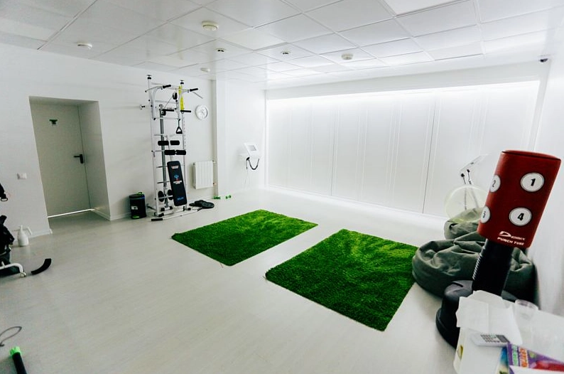Cтудия эффективных тренировок Fit-n-go в Москве: Аэробика, Боевые искусства, Детский уголок, Женский зал, Стретчинг, Фитнес для беременных, Персональный тренер, ЭМС-тренировки, Hot Iron, TRX тренировки,