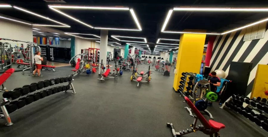 Фитнес-клуб Fusion fitness в Москве: Аквааэробика, Массаж, Солярий, Персональный тренер, Бассейн, Боевые искусства,