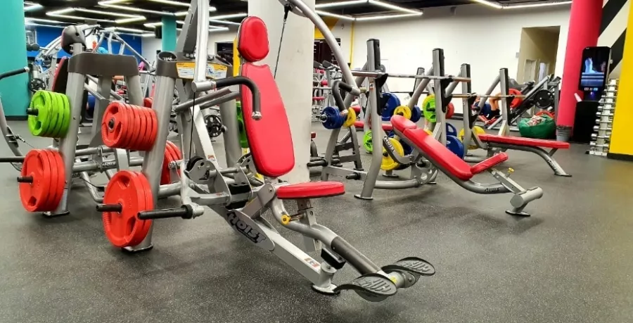 Фитнес-клуб Fusion fitness в Москве: Аквааэробика, Массаж, Солярий, Персональный тренер, Бассейн, Боевые искусства,