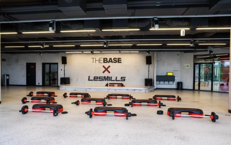Фитнес-клуб THE BASE fitness в Москве: Кроссфит, Сайкл, TRX тренировки, Массаж, Сауна, Солярий, Тренер,