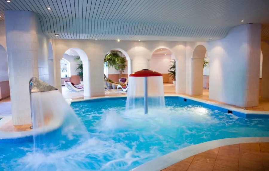 Фитнес-клуб Vitasport wellness club в Москве: Аквааэробика, Аэробика, Боевые искусства, Бодифлекс, Детский уголок, Йога, Кроссфит, Бассейн, Массаж,