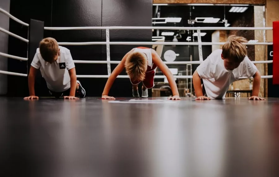 Спортивный клуб Crossfit flash в Москве: Детский уголок, Кроссфит, Стретчинг, Фитнес для детей, Персональный тренер, Бокс, Каратэ, Гребля, Кикбоксинг, Смешанные боевые искусства,