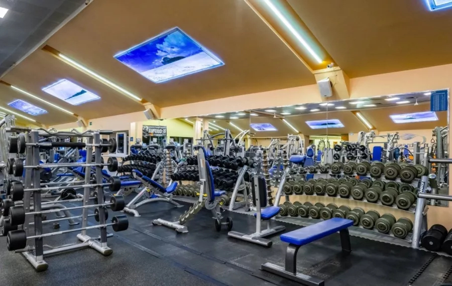 Спортивно-оздоровительный комплекс Janinn Fitness в Москве: Аквааэробика, Аэробика, Боевые искусства, Детский уголок, Йога, Бассейн,
