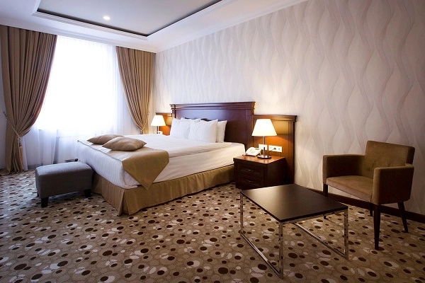Отель Yerevan Centre Hotel в Ереване: телезал, комфорт, автостоянка, Ресторан, Отель, Чилим,