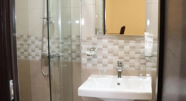 Отель Yerevan Centre Hotel в Ереване: телезал, комфорт, автостоянка, Ресторан, Отель, Чилим,