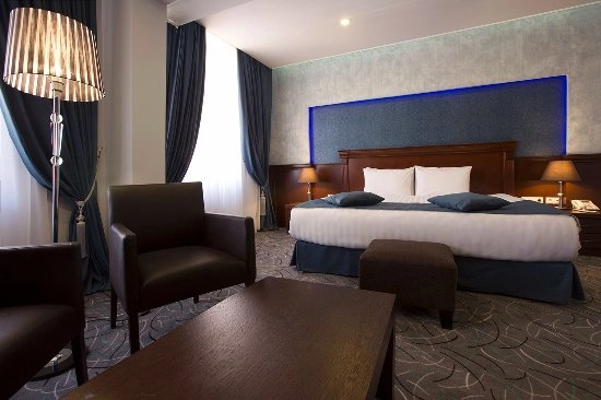 Отель Yerevan Centre Hotel в Ереване: телезал, комфорт, автостоянка, Ресторан, Отель, Чилим,