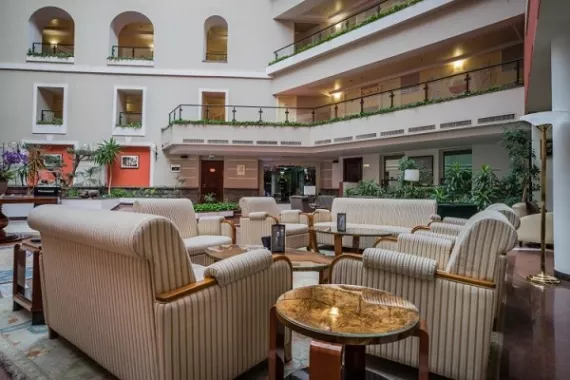 Отель "Grand Hotel Yerevan".