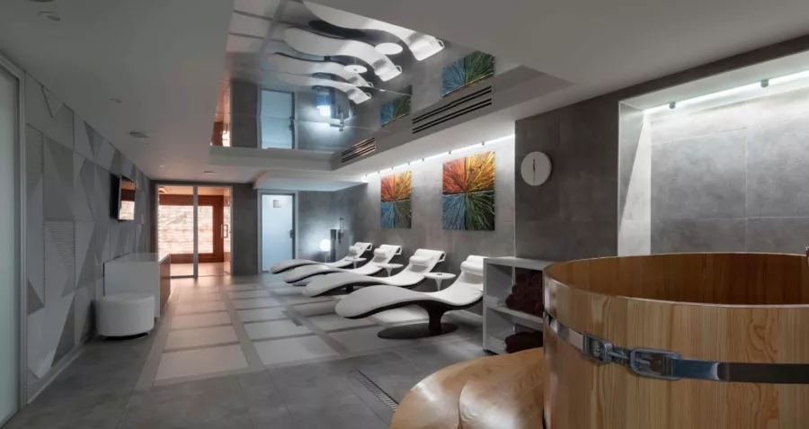 Спортивно-оздоровительный центр Golden Mile Fitness&Spa в Москве: Аквааэробика, Аэробика, Йога, Масаж, Боевые искусства , Калланетика, Бассеин, Бани, Сауны, SPA-процедуры,