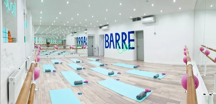 Фитнес-студия Barre one в Москве: Йога, Пилатес, Фитнес для беременных, Стретчин,