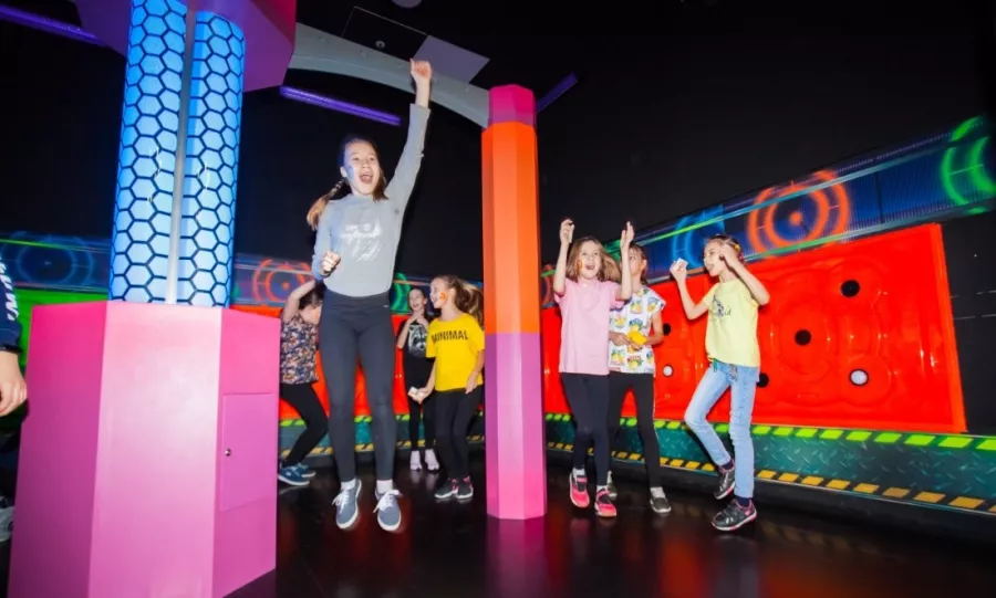 Парк активного отдыха и спортивного досуга GORILLAPARK в Санкт-Петербурге: Скалодром, Батутный Комплекс, Веревочная Трасса, Лазертаг, Игровые Автоматы, Настольный Теннис,