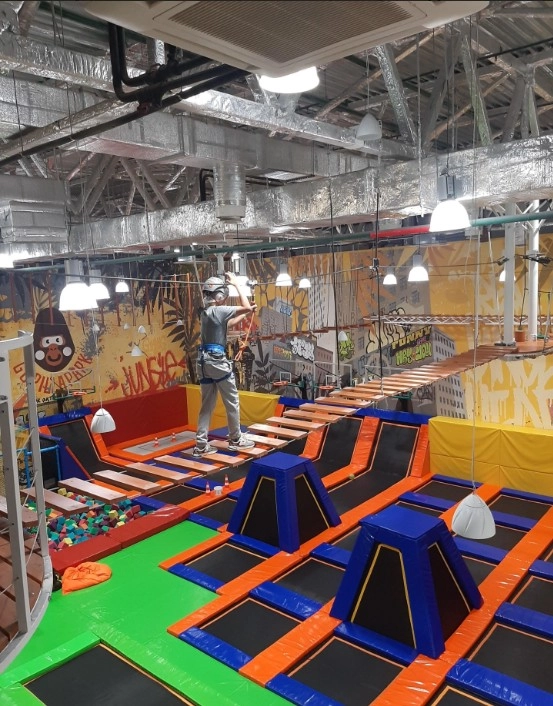 Парк активного отдыха и спортивного досуга GORILLAPARK в Санкт-Петербурге: Скалодром, Батутный Комплекс, Веревочная Трасса, Лазертаг, Игровые Автоматы, Настольный Теннис,
