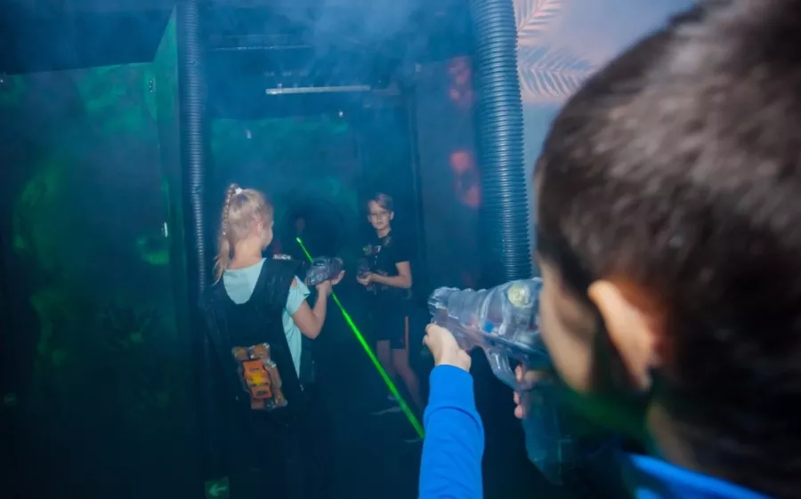 Парк активного отдыха и спортивного досуга GORILLAPARK в Санкт-Петербурге: Скалодром, Батутный Комплекс, Веревочная Трасса, Лазертаг, Игровые Автоматы, Настольный Теннис,
