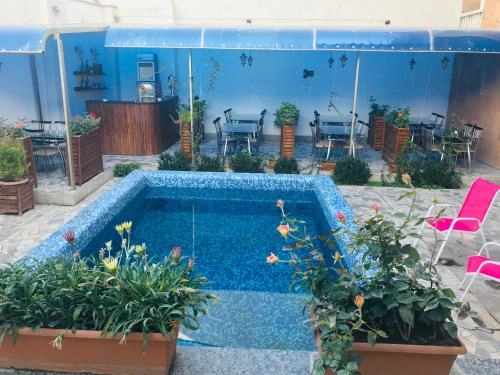 Alba Hotel - отель в Ереване в Ереване: качественный отдых, экскурсии, услуги трансфера, комфорт, парковка, бассейн, Отель,