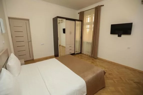"Alba Hotel" - отель в Ереване.