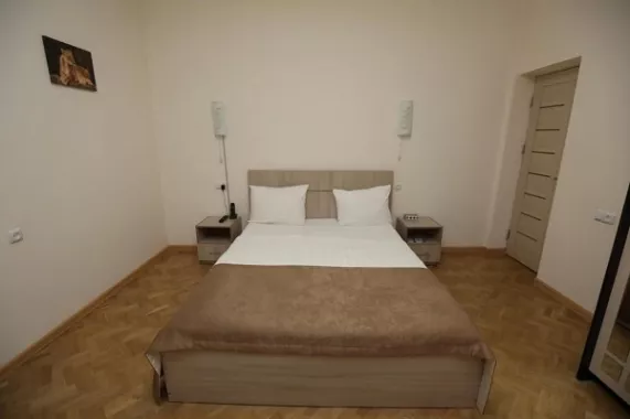 "Alba Hotel" - отель в Ереване.