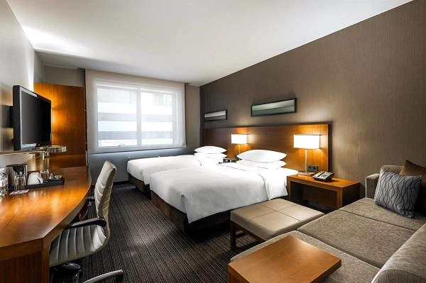 Отель Hyatt Place Yerevan в Ереване: летняя терраса, круглосуточные кафе, конференс-зал, центр города, Бар, Чилим, Тренажерный зал, Отель,
