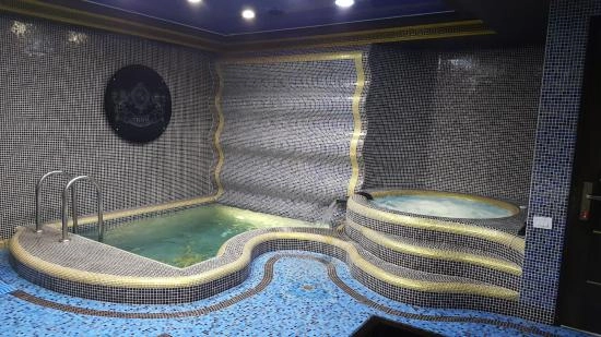 Hotel Roma - отель в Ереване в Ереване: комфорт, услуги трансфера, прачечная, бизнес-центр, Чилим, Отель,