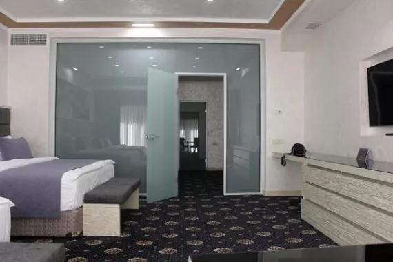 "Hotel Roma" - отель в Ереване.