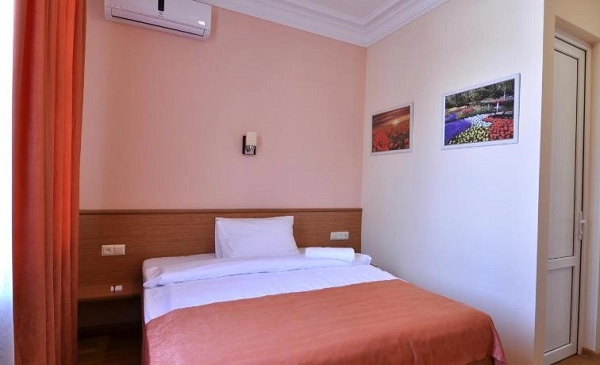 AlbertHouse - отель в Ереване в Ереване: комфорт, Ресторан, Отель, Парк,