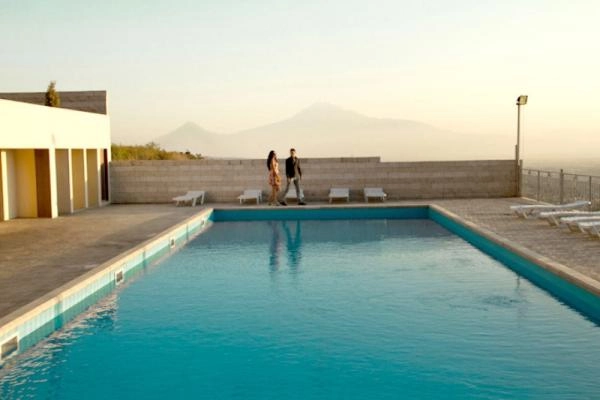 Отель в Ереване Panorama Resort в Ереване: терраса, комфорт, косметические продукты, бассейн, Чилим, Отель,