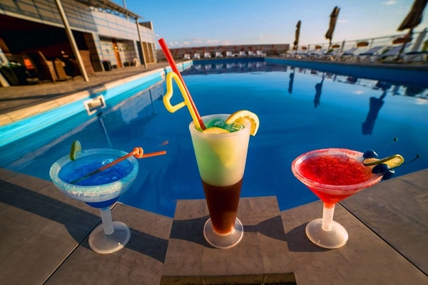 Отель в Ереване Panorama Resort в Ереване: терраса, комфорт, косметические продукты, бассейн, Чилим, Отель,