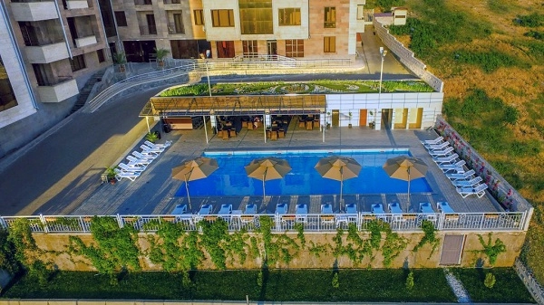 Отель в Ереване Panorama Resort в Ереване: терраса, комфорт, косметические продукты, бассейн, Чилим, Отель,