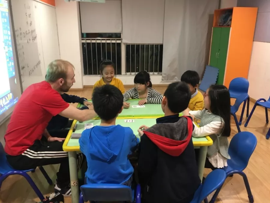 Языковая школа English First Education Beijing в Пекине: Языковая школа, Языковые курсы, Обучение,