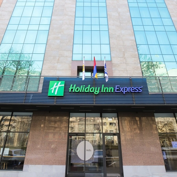 Holiday Inn Express - гостиница в Ереване: бизнес-центр, шведский стол, парковка, комфорт, конференс-зал, Бар, Отель,