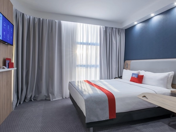 Holiday Inn Express - гостиница в Ереване: бизнес-центр, шведский стол, парковка, комфорт, конференс-зал, Бар, Отель,
