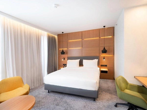 Holiday Inn Express - гостиница в Ереване: бизнес-центр, шведский стол, парковка, комфорт, конференс-зал, Бар, Отель,