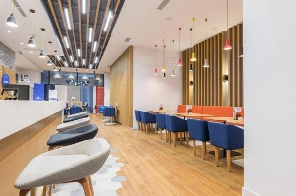 Holiday Inn Express - гостиница в Ереване: бизнес-центр, шведский стол, парковка, комфорт, конференс-зал, Бар, Отель,
