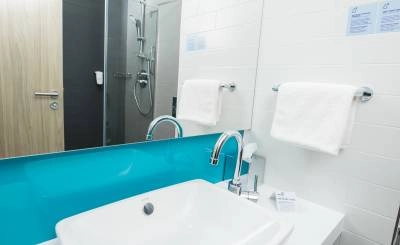 Holiday Inn Express - гостиница в Ереване: бизнес-центр, шведский стол, парковка, комфорт, конференс-зал, Бар, Отель,