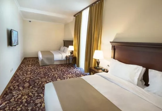 "Ani grand hotel" - отель в Ереване.