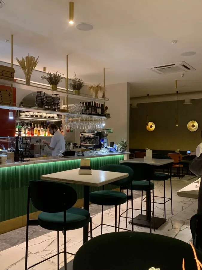 Ресторан Napoli Gastrobistro в Калининграде: Доставка, Терраса, Панорама, Настольные игры , Итальянская кухня,