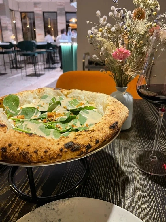 Ресторан Napoli Gastrobistro в Калининграде: Доставка, Терраса, Панорама, Настольные игры , Итальянская кухня,