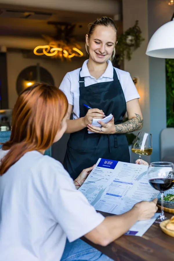 Кафе На юга! в Анапе: Разновидности кухни, Детское меню, Летняя терраса, Винная карта, Постное меню, Заказ навынос,