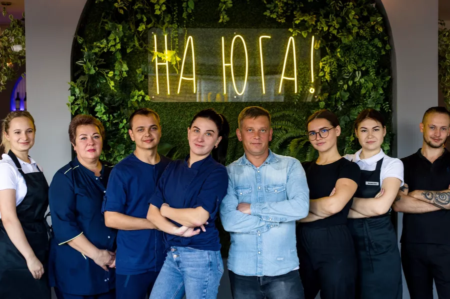 Кафе На юга! в Анапе: Разновидности кухни, Детское меню, Летняя терраса, Винная карта, Постное меню, Заказ навынос,