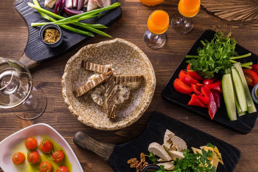Кафе На юга! в Анапе: Разновидности кухни, Детское меню, Летняя терраса, Винная карта, Постное меню, Заказ навынос,